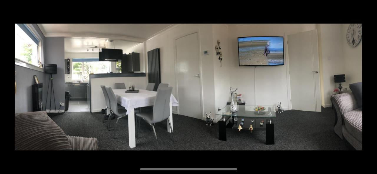 Limegrove Comfortable Three Bedroom House Law Extérieur photo